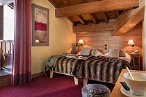 Montana Airelles - slaapkamer met 2 1-persoonsbedden en balkon